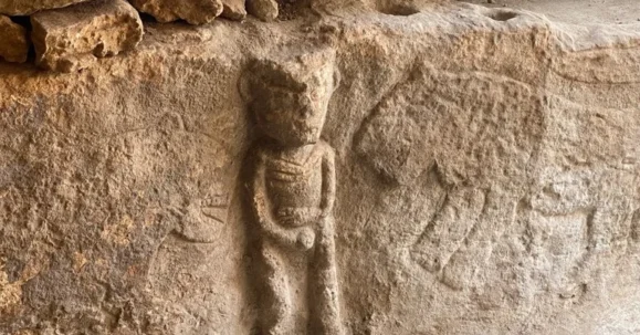 Delving into History: The Astonishing 11,000-Year-Old Wall Relief Found Near Göbeklitepe